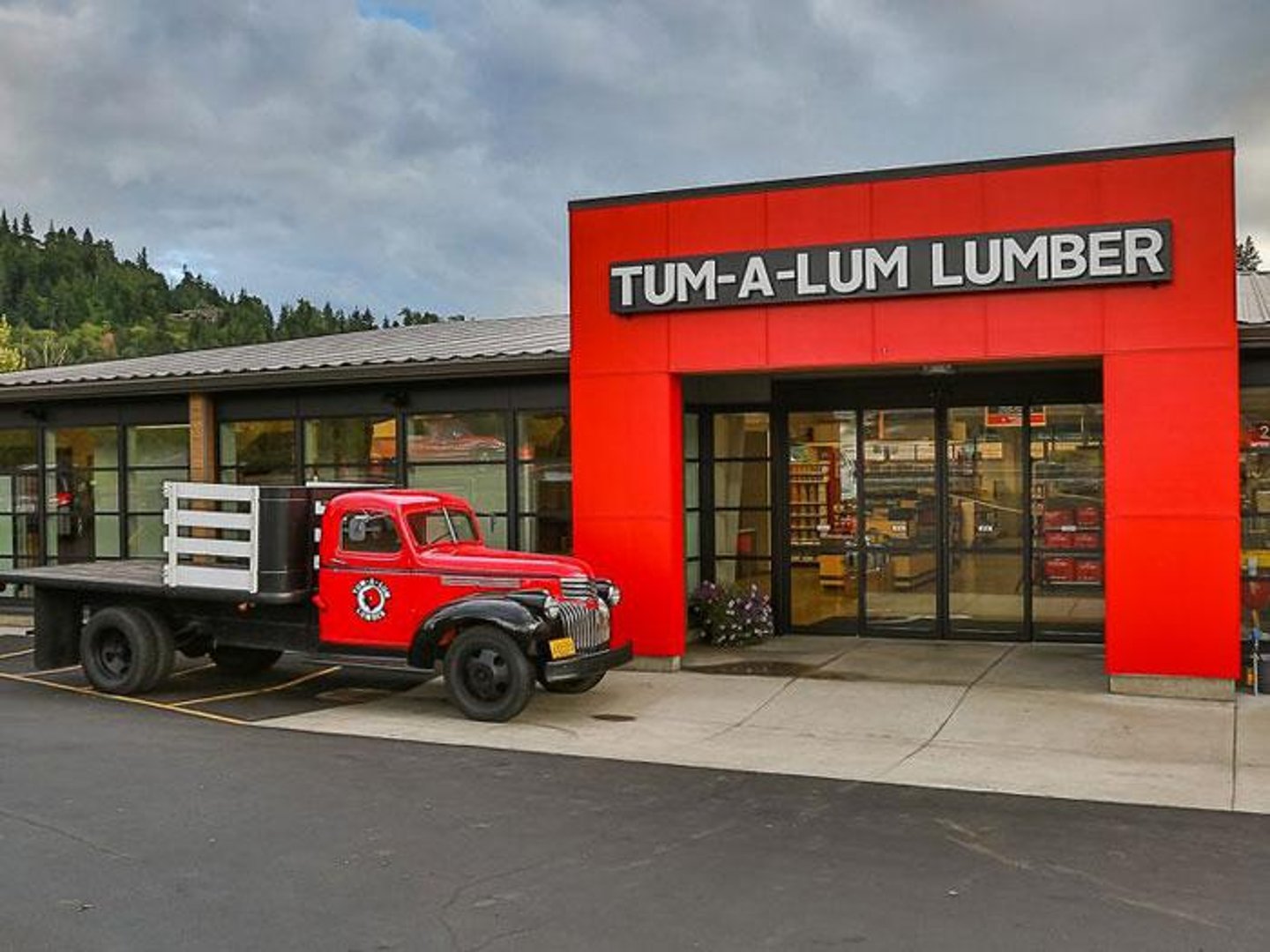 a truck is parked on the side of a building