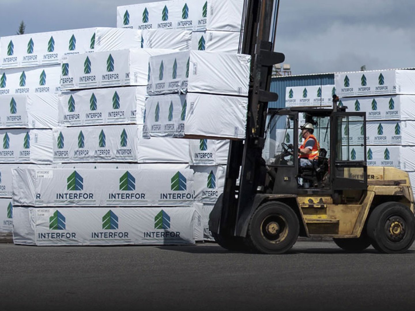 a truck is parked in front of a building