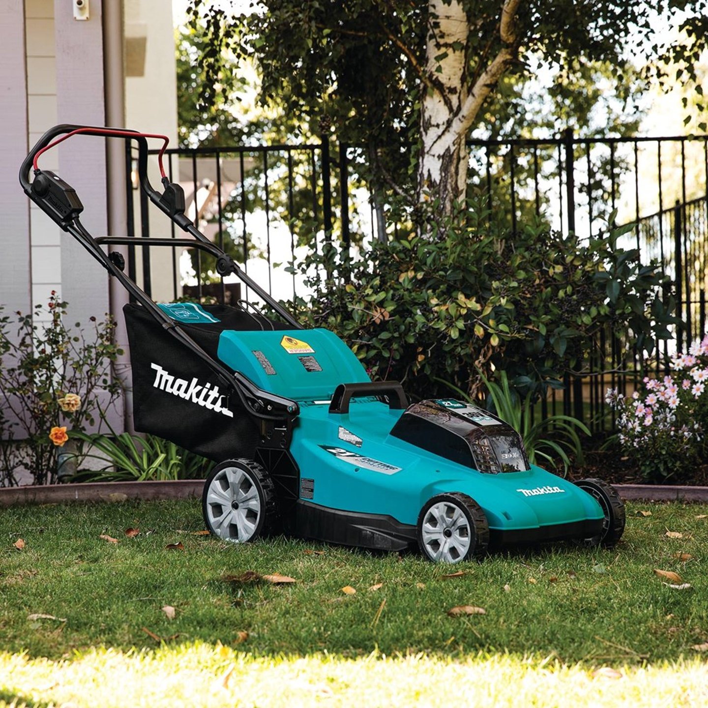 Makita USA Lawnmower XML10