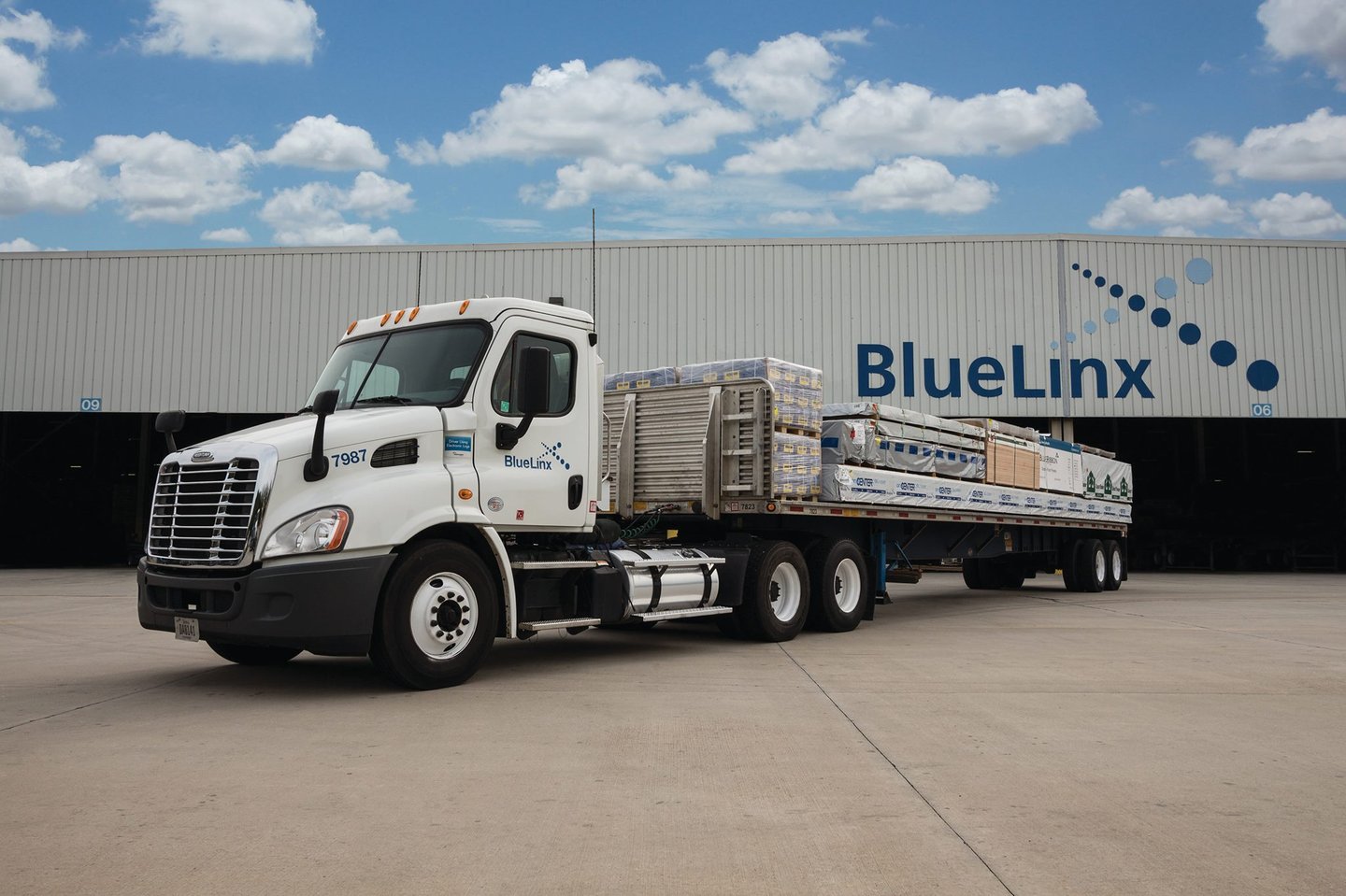 BlueLInx 2022 Truck