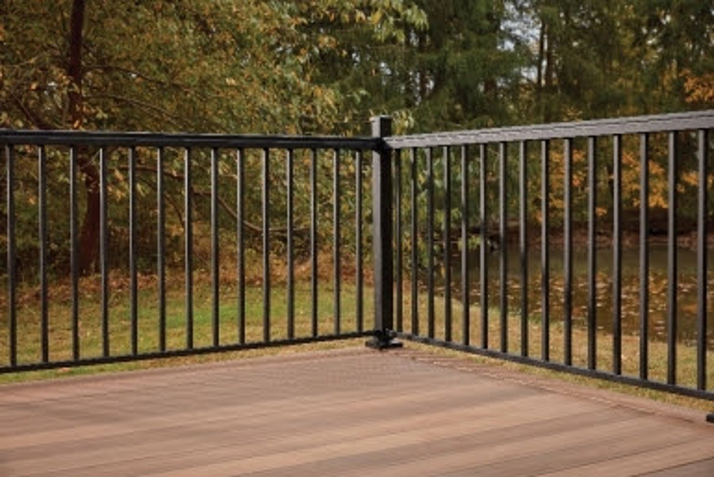 MoistureShield Aluminum Railing