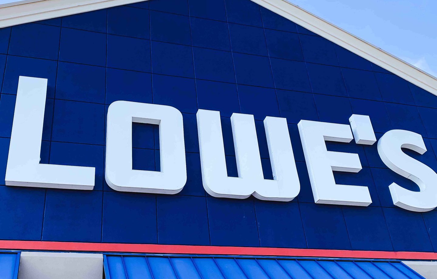 Lowe's storefront sign big edited