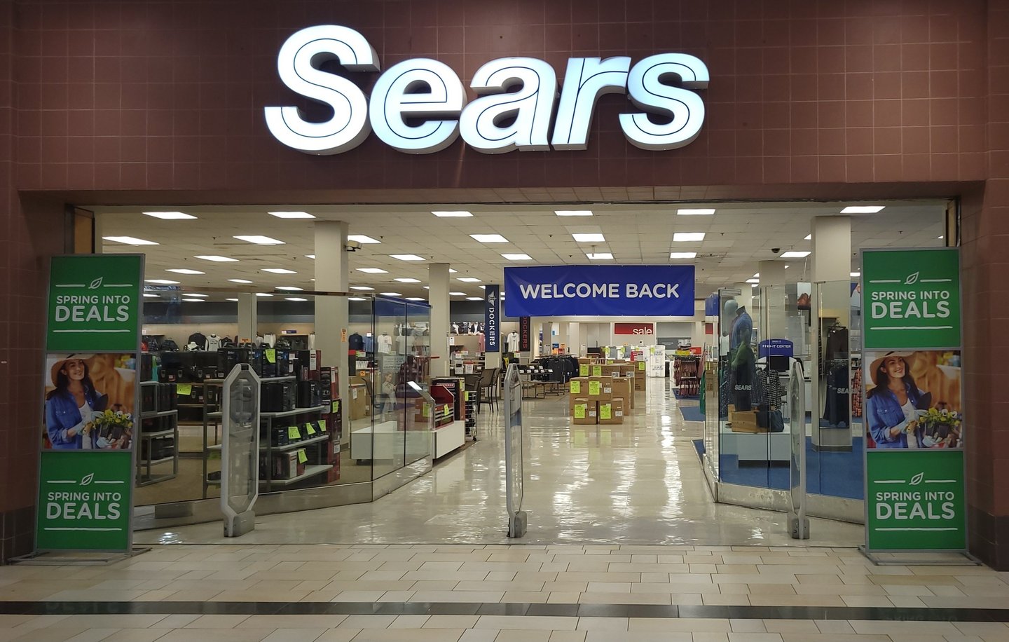 The mall entrance to the Sears Jersey City #1004