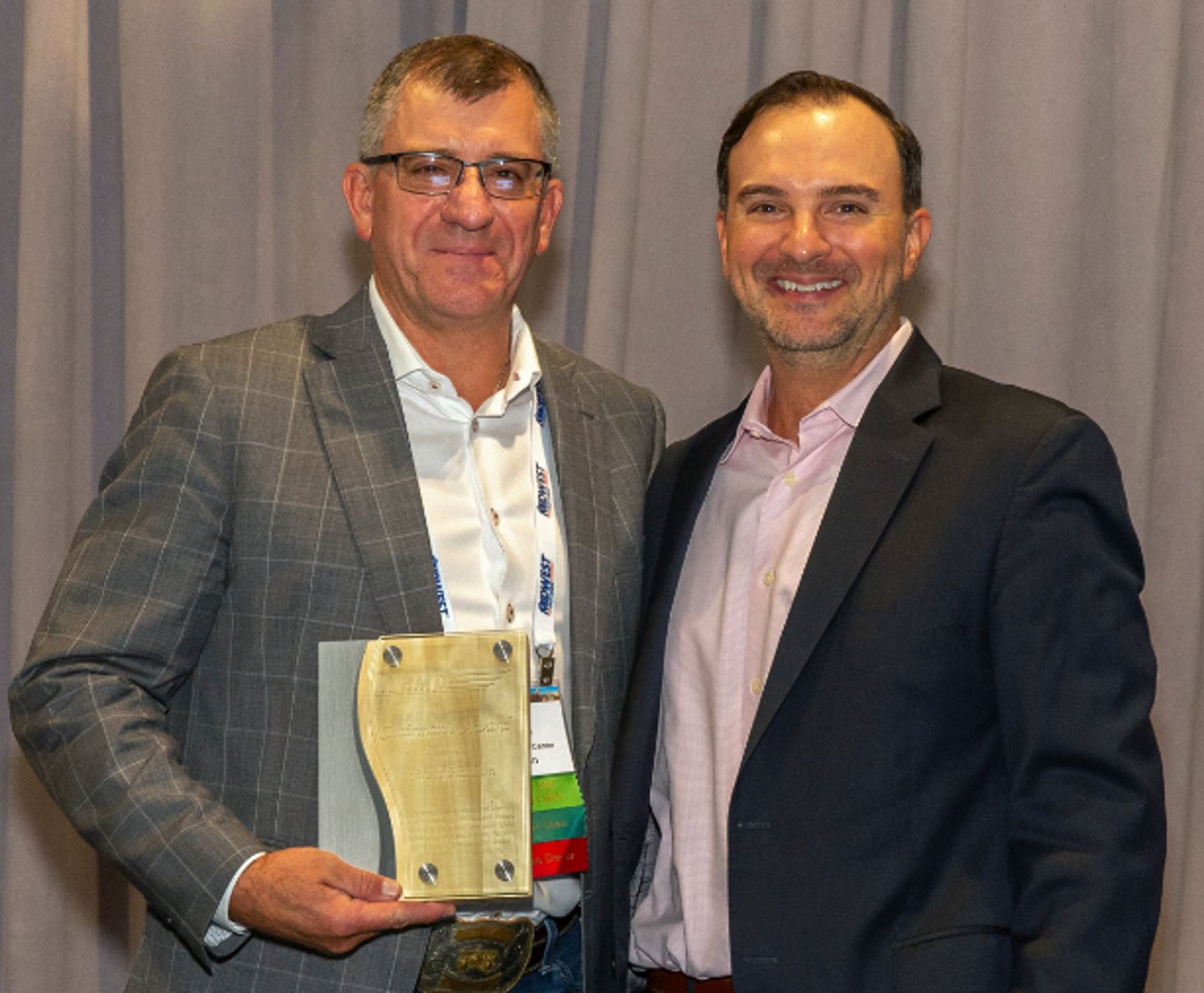 Brett Hanson (L) with NLBMDA President Johnathan Paine.