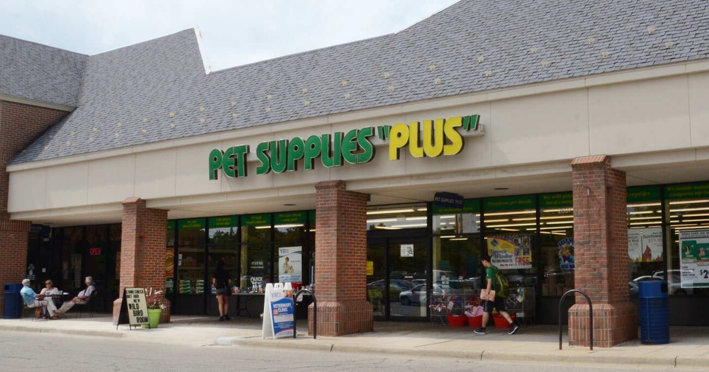 ANN ARBOR, MI - SEPTEMBER 1: Pet Supplies Plus, whose Ann Arbor store is shown on September 1, 2014, has 325 stores in the United States.; Shutterstock ID 282609200