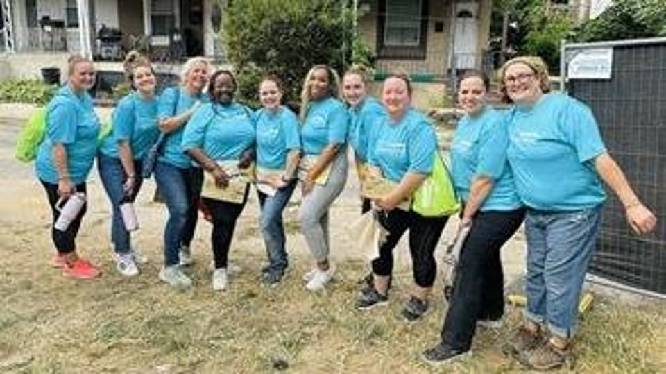 LMC women volunteer