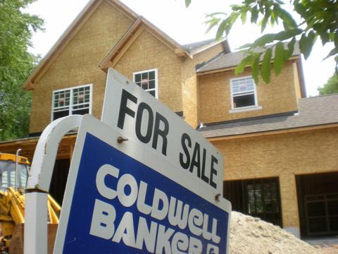 a street sign in front of a house