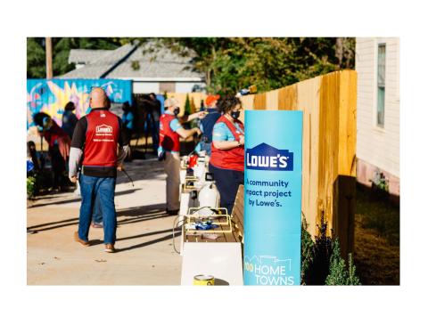 Lowe's 2021 corp report people