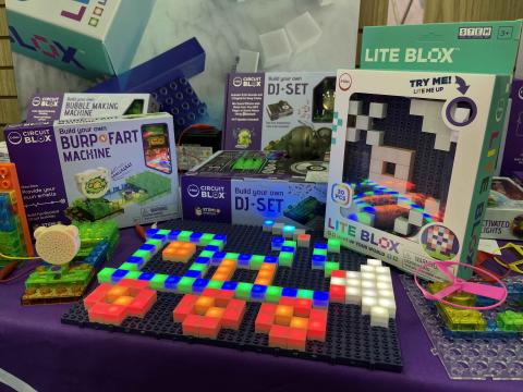 DiB 2022 show E-Blox glowing LED toys