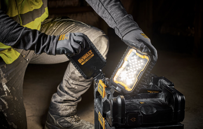 DEWALT TOUGHSYSTEM 2.0 ADJUSTABLE WORK LIGHT WITH STORAGE